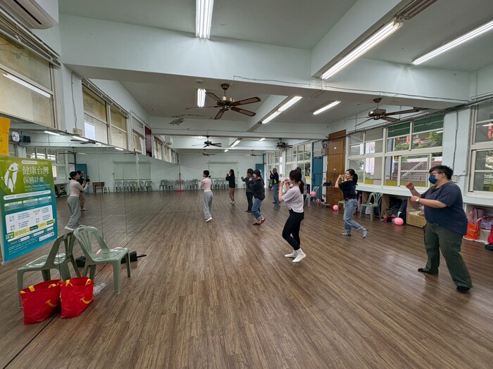本系有氧街舞隊前往北投社區大學與民眾進行健康互動（115.03.21）圖片